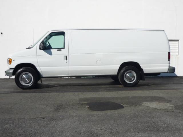 2002 Ford E-Series Van E350 Super Duty Extended Van 3-Door Van